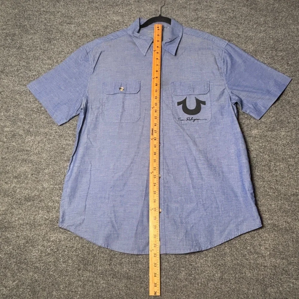 True Religion Button Up Men's L Blue Chambray Short‎ Sleeve Logo Graphic Shirt